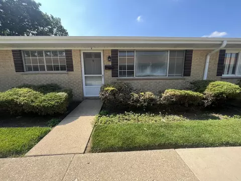 817 Valley Stream Dr #9B, Wheeling, IL 60090