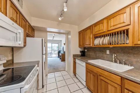 305 Linden Ln, Wheeling, IL 60090 photo 3