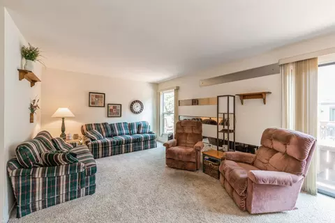 305 Linden Ln, Wheeling, IL 60090 photo 2