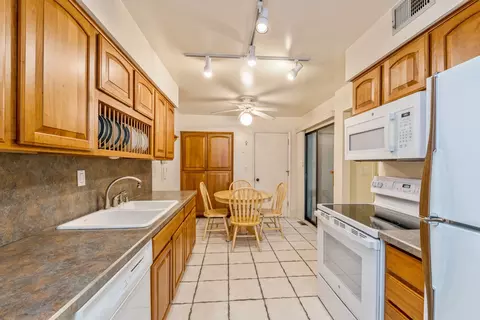 305 Linden Ln, Wheeling, IL 60090 photo 4