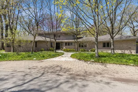 328 Crescent Dr, Lake Bluff, IL 60044
