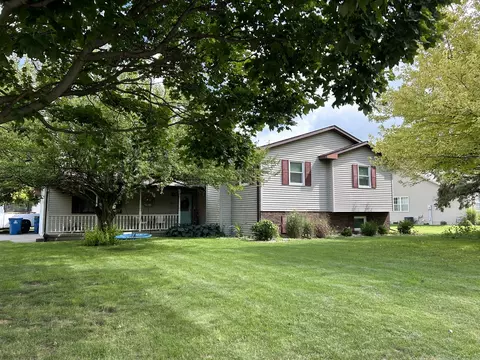 602 Havens Dr, Hudson, IL 61748