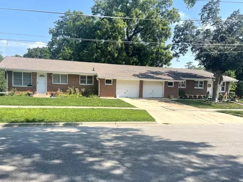350-52 Lincoln Ave, Elgin, IL 60120