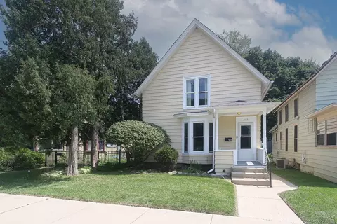 505 Douglas Ave, Elgin, IL 60120 photo 2