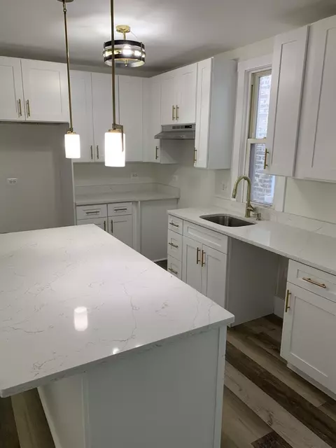 8237 S Houston Ave, Chicago, IL 60649