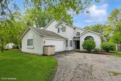 1512 Burr Oak Cir, Aurora, IL 60506