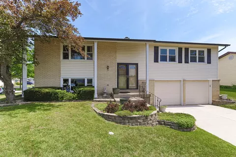 743 Home Ave, Elk Grove Village, IL 60007