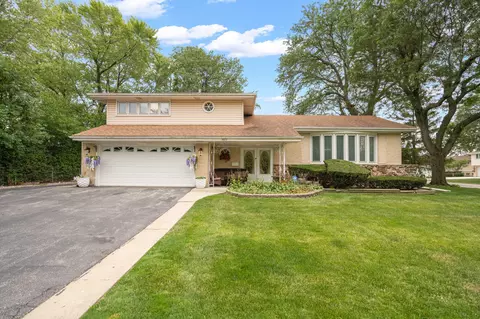 5677 N Manor Ln, Chicago, IL 60631