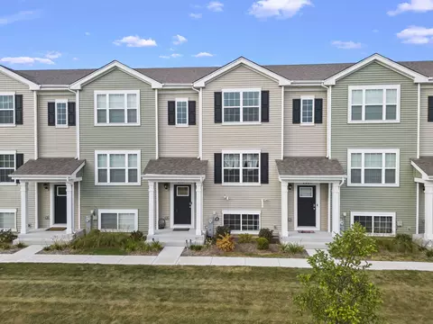2487 Bella Dr, Pingree Grove, IL 60140