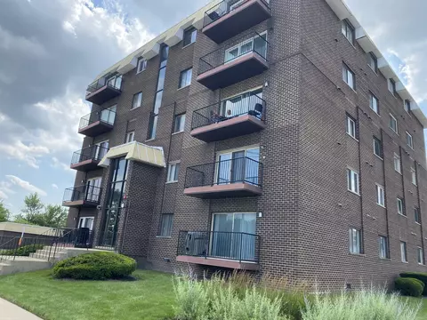 10424 Central Ave #2SE, Oak Lawn, IL 60453