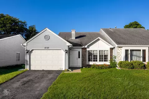 1353 Inverness Dr, Elgin, IL 60120