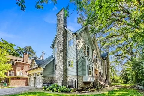 200 Golf Ter, Wilmette, IL 60091