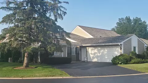 46 Briarwood S, Oak Brook, IL 60523