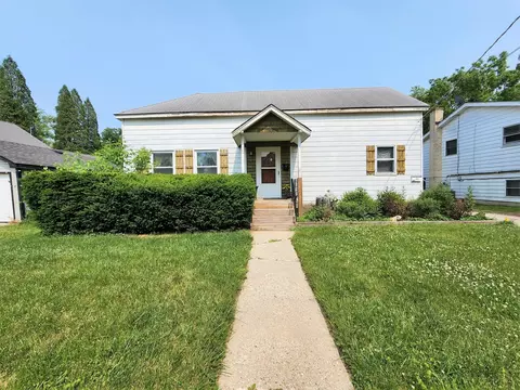 926 Wheeler St, Woodstock, IL 60098