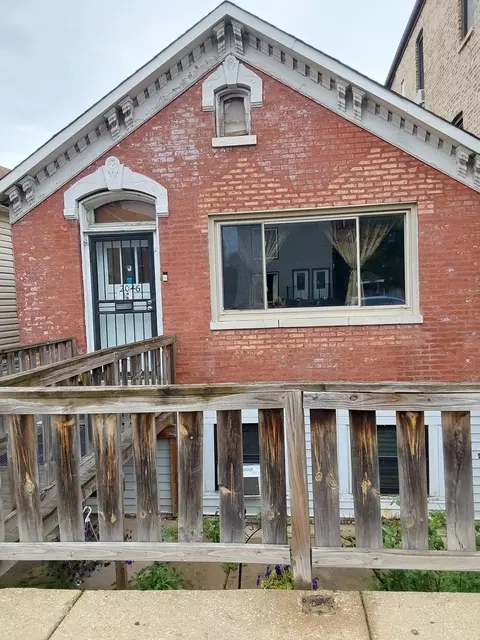 2046 W 18th St, Chicago, IL 60608