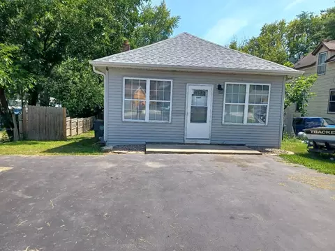 36867 Stanton Point Rd, Ingleside, IL 60041