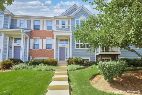 872 Emerald Dr, Pingree Grove, IL 60140