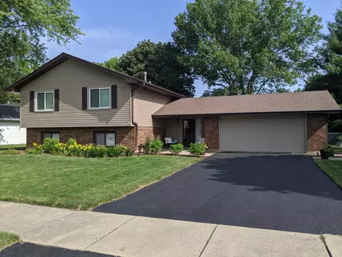 2425 Bradford Dr, Aurora, IL 60506