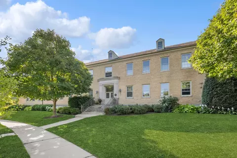 25 Ronan Rd #106, Highwood, IL 60040