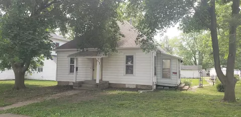 12 W Oak St, Piper City, IL 60959
