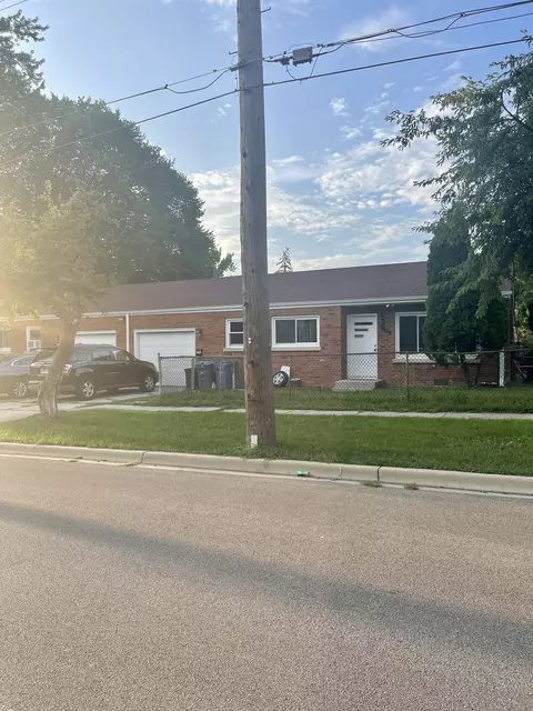804-806 E Benton St, Aurora, IL 60505