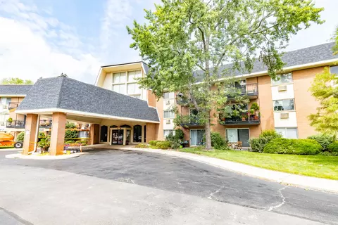 1188 Royal Glen Dr #216W, Glen Ellyn, IL 60137