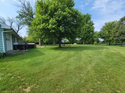305 Sycamore St, Cedar Point, IL 61316 photo 12