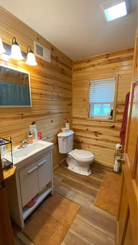 305 Sycamore St, Cedar Point, IL 61316 photo 4