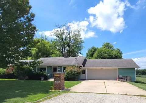 305 Sycamore St, Cedar Point, IL 61316