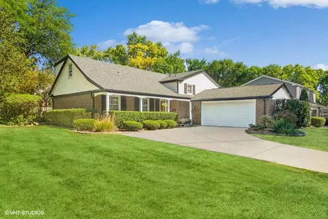 3124 N Windsor Dr, Arlington Heights, IL 60004