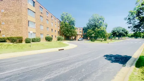 1880 Bonnie Ln #422, Hoffman Estates, IL 60169