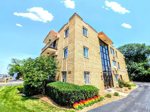 9819 S Cicero Ave #4, Oak Lawn, IL 60453