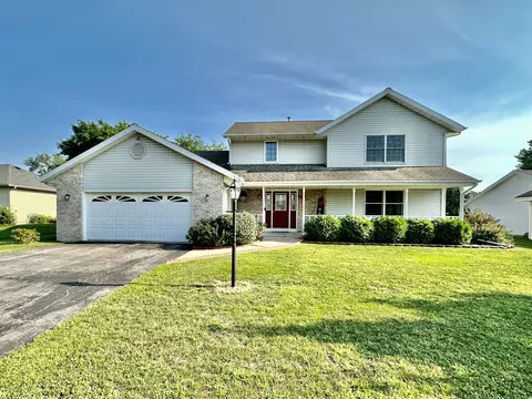 561 Riverhill Ct, Machesney Park, IL 61115