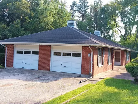 38 W581 Sunset Dr, Saint Charles, IL 60175
