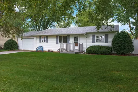 6 Meadowview Dr, Saunemin, IL 61769