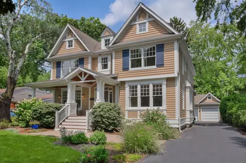 386 Maple St, Glen Ellyn, IL 60137