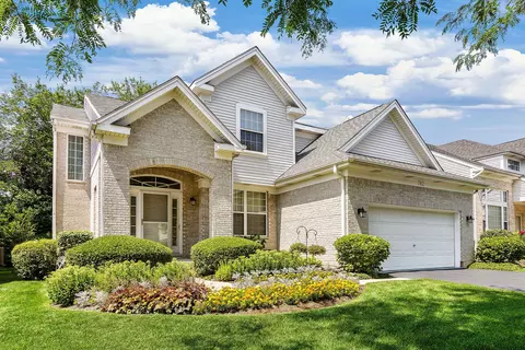 782 Citadel Ct, Des Plaines, IL 60016