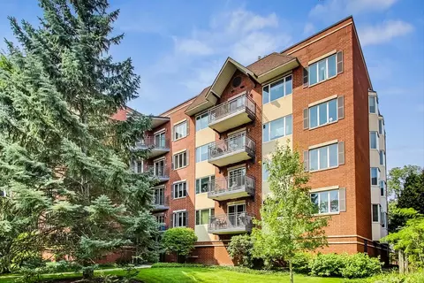 2601 Central St #405, Evanston, IL 60201