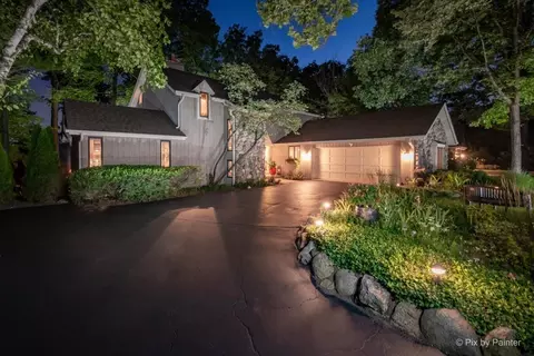 23 W043 Kings Ct, Glen Ellyn, IL 60137
