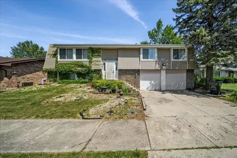 421 S Harper Ave, Glenwood, IL 60425