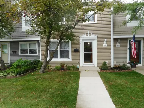 825 Mansfield Ct #825, Schaumburg, IL 60194