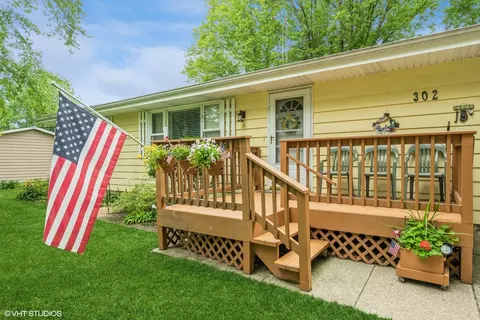302 S 6th St, Kirkland, IL 60146