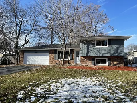 5 S504 Campbell Dr, Naperville, IL 60563