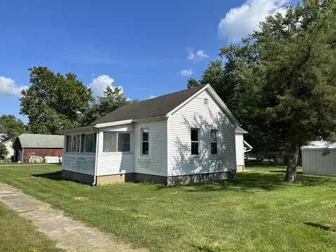 225 W 8th St, Minonk, IL 61760 photo 2