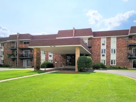 850 S Lorraine Rd #3D, Wheaton, IL 60189