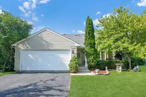 2704 Meadowdale Ln, Woodridge, IL 60517