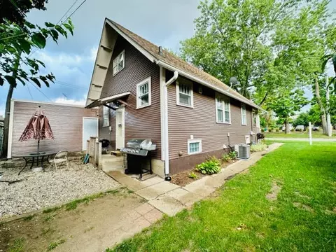 484 Slade Ave, Elgin, IL 60120 photo 3