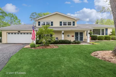 905 Appletree Ct, Northbrook, IL 60062