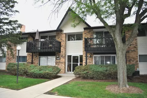 15 Kingery Quarter St #105, Willowbrook, IL 60527
