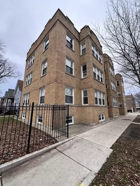 3335 W Byron St #G, Chicago, IL 60618